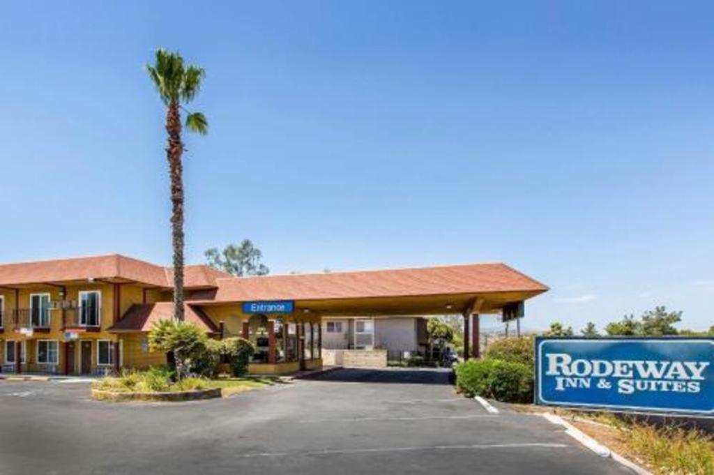 Rodeway Inn & Suites Canyon Lake-Menifee West Exterior photo